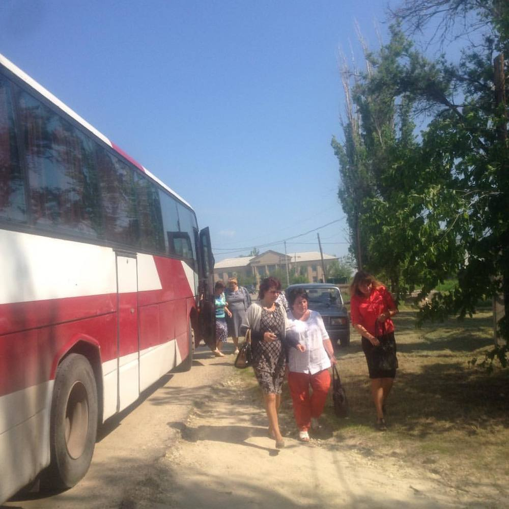 В Дубовском районе на праймериз организованно свозят людей на автобусах