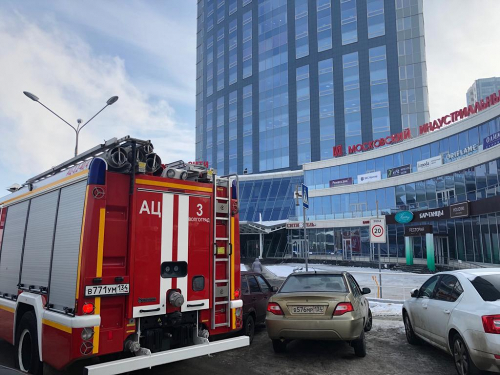 Массовая эвакуация происходит в бизнес-центре Волгоград Сити