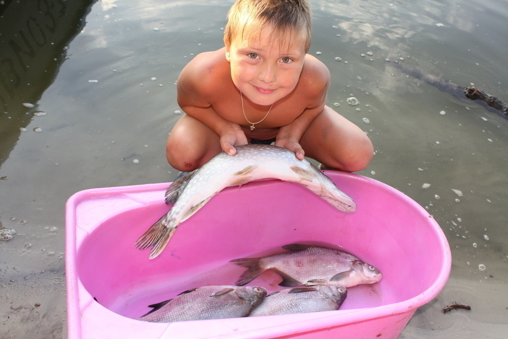 В «Удачном улове» юный рыбак с большим стажем - Леонид Бабкин