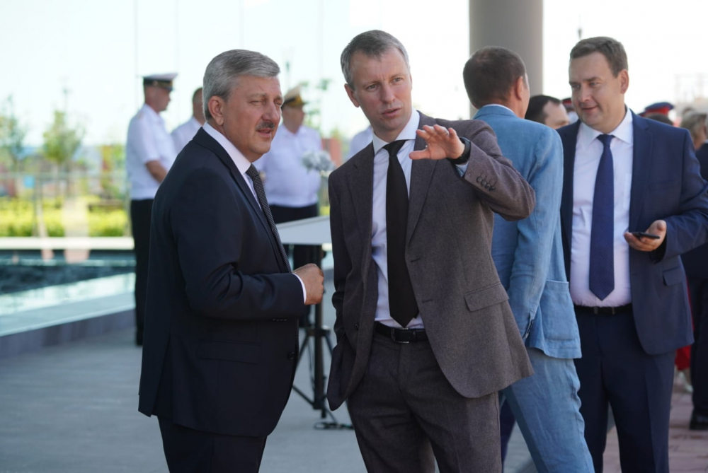 Вип-волгоградцы готовятся к встрече с Медведевым на набережной