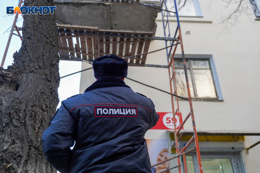 Труп подростка нашли на крыше у «ПокупАЛКО» под Волгоградом