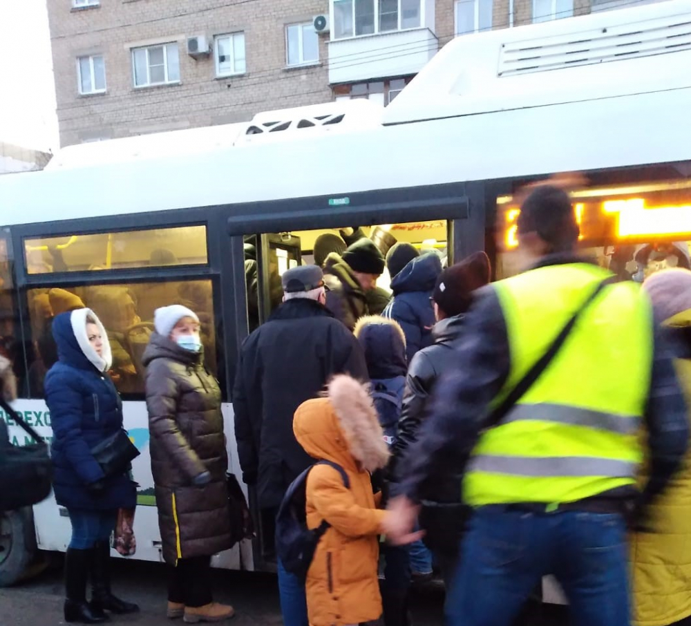 В Волгограде с утра исчез автобус №95 в сторону центра: люди замерзали на остановке