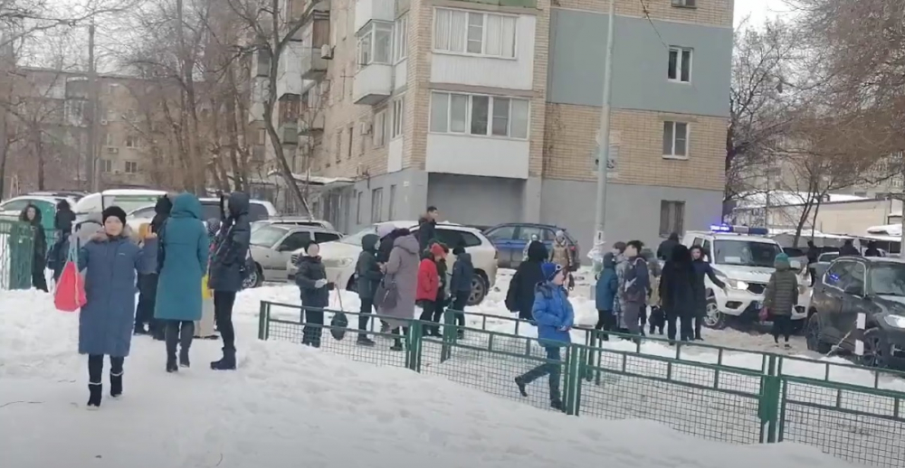 В Волгограде в четвертый раз за два дня эвакуируют гимназию №1