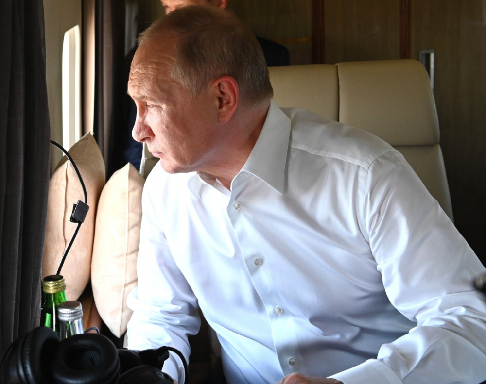 Владимир Путин приземлился в аэропорту Волгограда