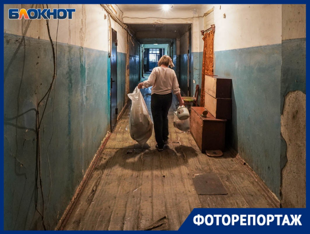 Здесь пахнет смертью: жизнь жуткого общежития Волгограда на 40 фотографиях