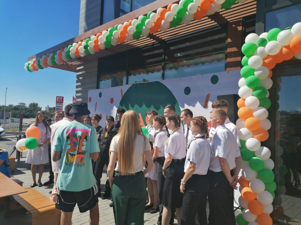 В Волгограде открылись первые заведения «Вкусно – и точка»