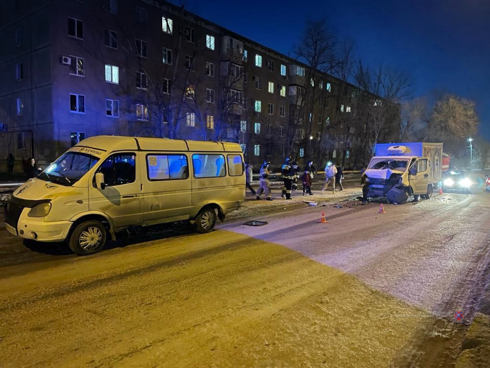 Пятеро пострадали в ДТП с маршруткой в Волгоградской области