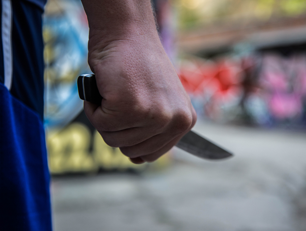 В Волгоградской области 16-летний подросток проткнул ножом обидчика отца