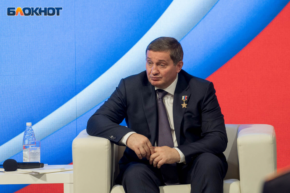 Губернатор Бочаров перечислил полмиллиона на поддержку спецоперации