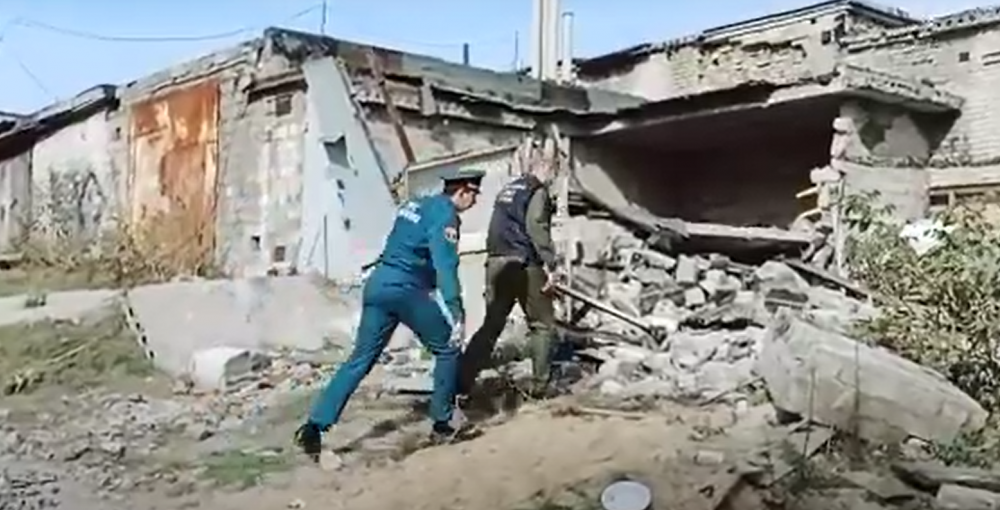 Завалы после взрыва в гаражах на севере Волгограда сняли на видео