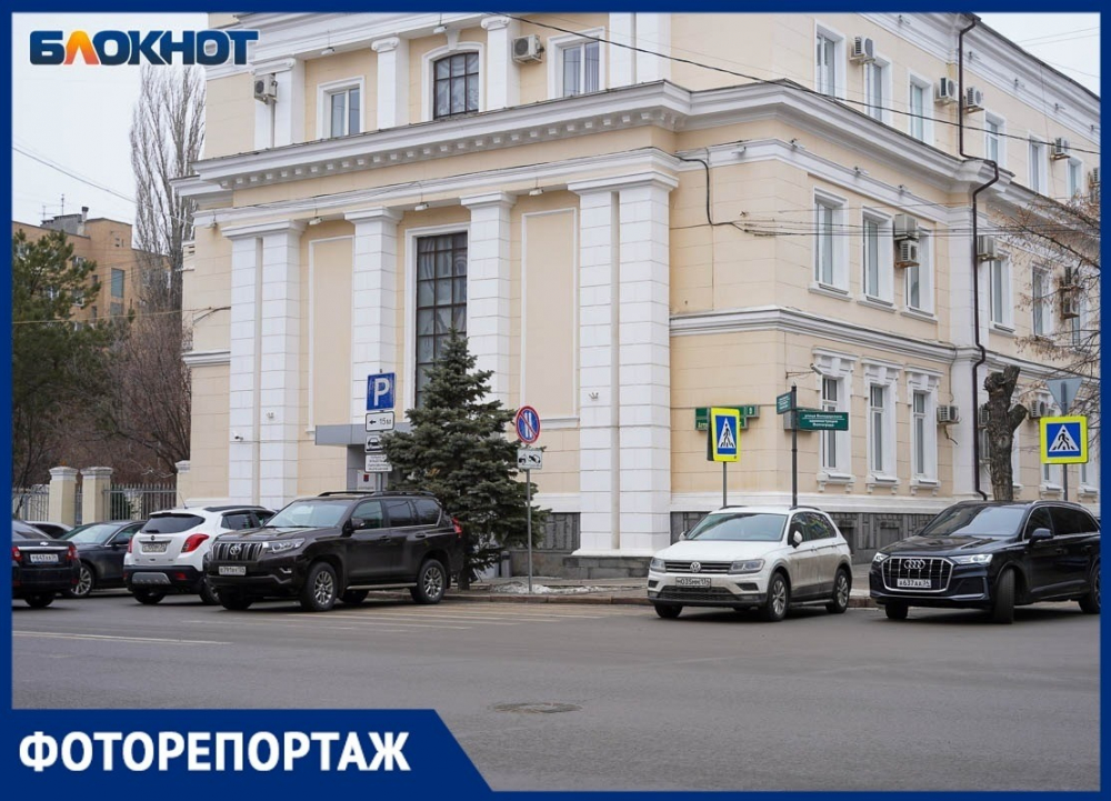 «Зарплата маленькая, нагрузка большая»: показываем элитные иномарки депутатов и чиновников мэрии Волгограда