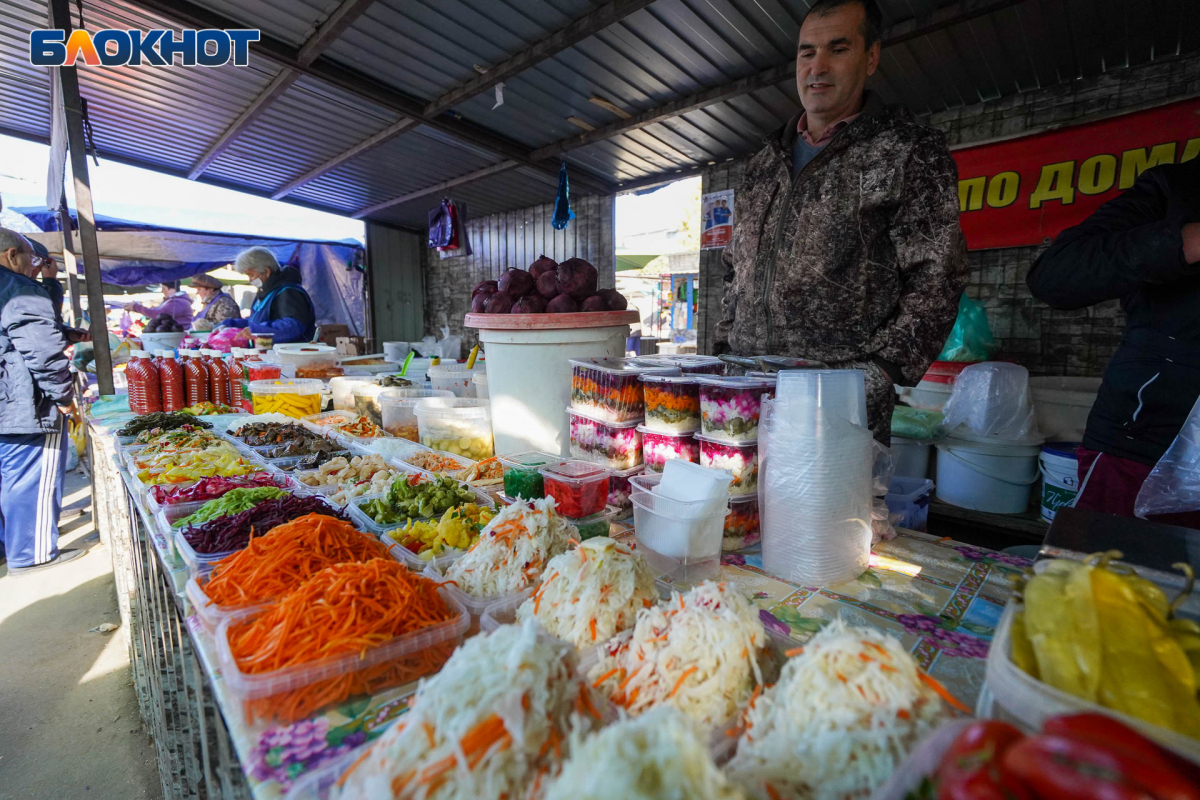 Market волгоград. Овощной рынок в Волгограде. Северный рынок Волгоград. Вершина 1 рынок Волгоград. Зеленый рынок Волгоград.