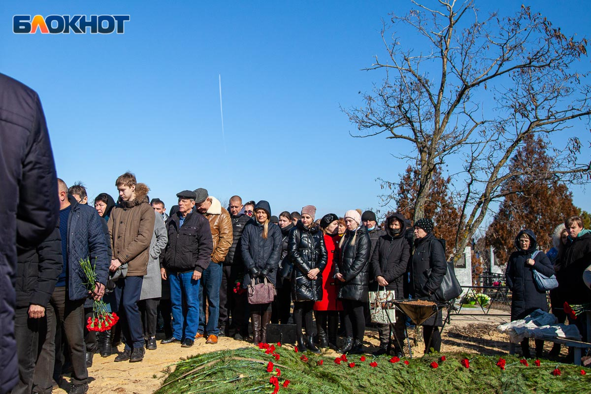 Похоронили под песню. В Белгороде простились с погибшим. Прощание с погибшим на Украине. Прощание с солдатами погибшими на Украине.
