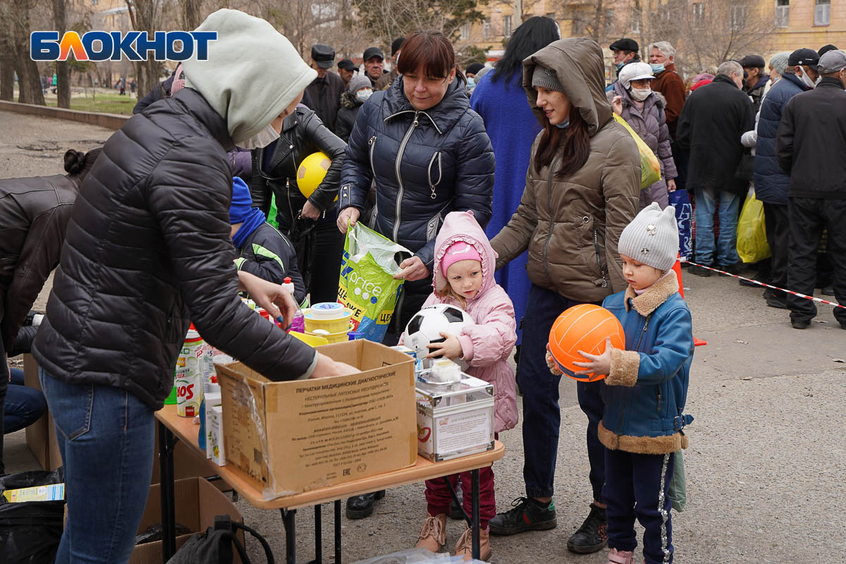 Помощь обездоленным. Помощь обездоленным слоям населения картинки.