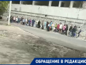 Очередь из-за 4-часового ожидания автобуса сняли на видео в Волгограде