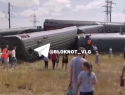 Пассажирский поезд сошел с рельсов в Котельниково: видео первых минут шок-ЧП