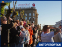 Центр Волгограда вздрогнул от мощных залпов: яркие кадры первой репетиции парада Победы 