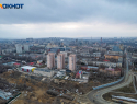 В трех районах Волгограда рухнули обломки сбитых БПЛА после массированной атаки на регион