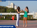 Волгоградские красотки показали себя в последний жаркий день перед завтрашним морозом 