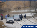 Вышедшая из берегов река топит машины в Волгограде, проезд закрыт 