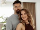 После предсказаний о скором разводе Юлия Ковальчук эффектно поздравила мужа