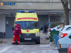 Сбитую во дворе больницы №25 волгоградку спасают нейрохирурги