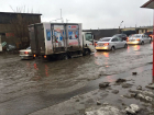 Транспортный коллапс в Волгограде: дороги затоплены, движение парализовано
