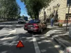 Доставщика еды сбили на дороге в центре Волгограда 