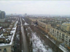 На заснеженные дороги Волгограда высыпали 265 тонн песка и соли