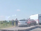 На скорой развозили после ДТП в гигантской очереди за бензином в Волгоградской области