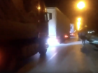Жители Красноармейского района Волгограда пешком идут домой через крупную пробку — видео