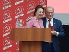 Главный волгоградский коммунист напросилась в объятия к Геннадию Зюганову