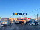«Вот идиоты, что вы тут собрались»: транспортный коллапс случился на юге Волгограда