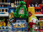 В торговой сети Волгограда обнаружили фальсификат в новогодних подарках для детей