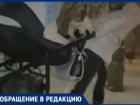 Волжанка сняла на видео, как в снегопад тащила коляску с ребенком, чтобы попасть в поликлинику