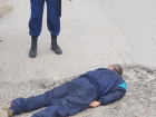 Разбил лицо в приступе эпилепсии: мужчину нашли рядом с оптовым рынком в Волжском