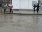 В центре Волгограда второй день «плавает» пешеходный переход