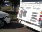 Иномарка протаранила автобус "Питеравто" на севере Волгограда