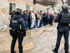 Цыган выстроили в шеренгу силовики в Волгограде