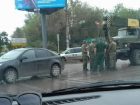 Военный кран протаранил Chevrolet Cruze в Волгограде