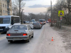 Выходящую из маршрутки волгоградку возле закрытого Марийского моста сшиб мотоцикл