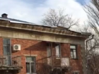 После капремонта крыша многоквартирного дома в Волгограде разваливается от сильного ветра 