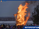Гигантское чучело подожгли в центре Волгограда на глазах у многотысячной толпы 