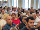 Как на концертах: главы районов Волгограда под аплодисменты рапортуют об успешной работе