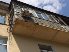 Волгоградцы жалуются на обваливающиеся на голову фасады в центре города