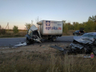  Грузовик вылетел на встречку в Волгоградской области: мгновенно погибли водитель и пассажирка  Toyota