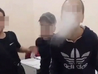 Закрытые в подсобке дети угрожали "мокрухой" продавцу, курили вейп и играли ножичком в Волгограде  