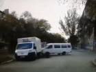 На видео попало, как маршрутка протаранила грузовик в Волгограде