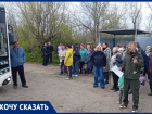 «Автобусы отказываются ехать»: волгоградцы устроили народный сход из-за разбитой дороги к трем СНТ