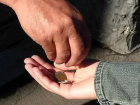 В Волжском мать заставляла попрошайничать 12-летнюю дочь